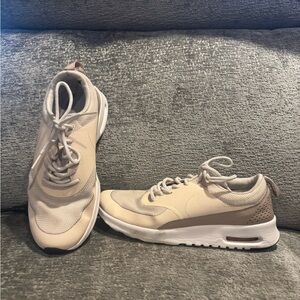 Nike Air Max Women's Beige and White Sneakers Size 7